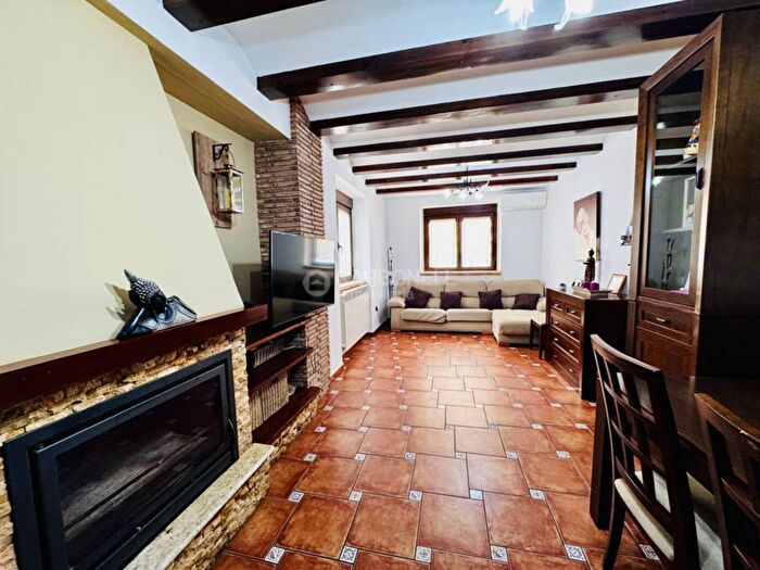 Casas en venta y pisos alquiler - 2