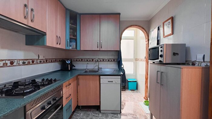 Casas en venta y pisos alquiler - 3