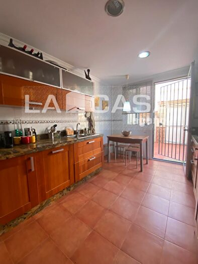 Casas en venta y pisos alquiler - 2
