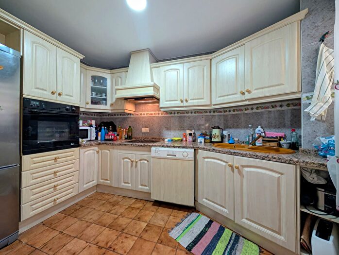 Casas en venta y pisos alquiler - 2