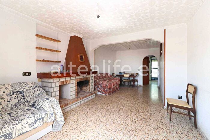 Casas en venta y pisos alquiler - 3