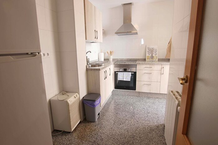 Casas en venta y pisos alquiler - 3