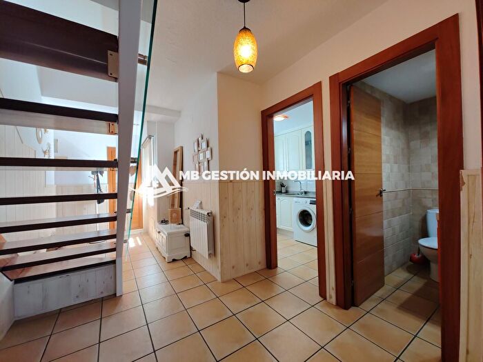 Casas en venta y pisos alquiler - 3