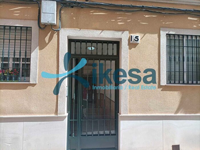 Casas en venta y pisos alquiler - 1