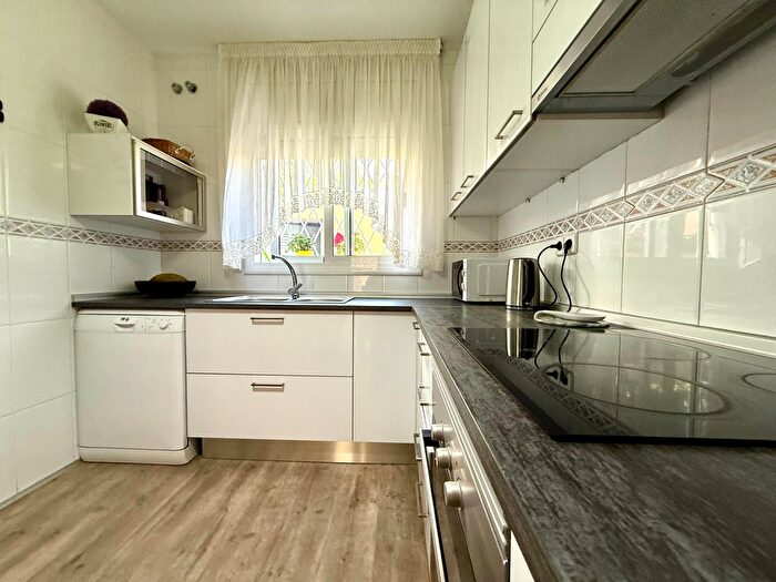 Casas en venta y pisos alquiler - 2