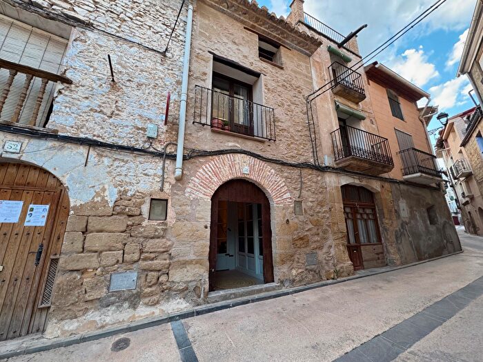 Casa en venta en Valdealgorfa, Teruel de 3 habitaciones