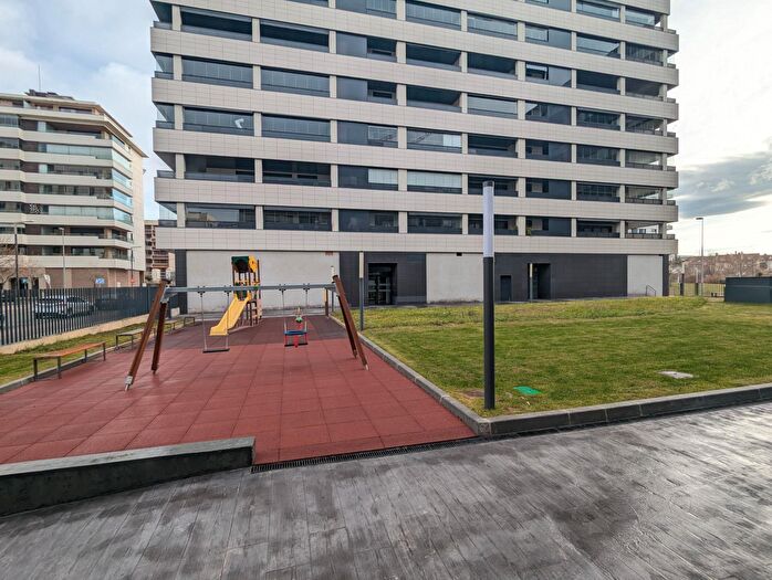 Casas en venta y pisos alquiler - 1