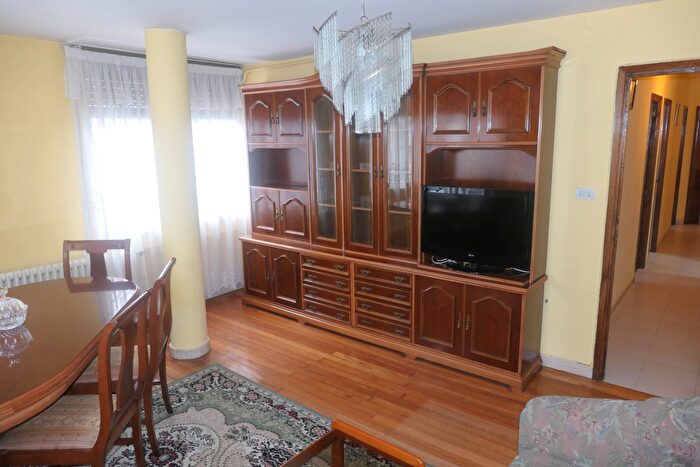 Casas en venta y pisos alquiler - 2