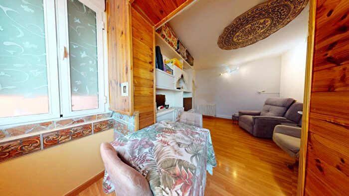 Casas en venta y pisos alquiler - 3