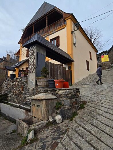 Casas en venta y pisos alquiler - 1