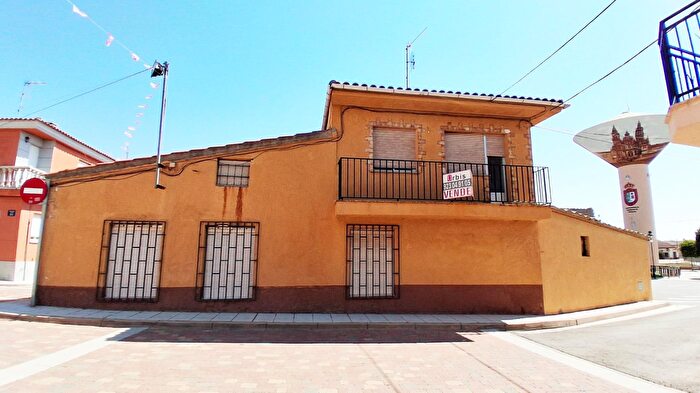 Casa en venta en Castellanos de Villiquera, Salamanca de 4 habitaciones