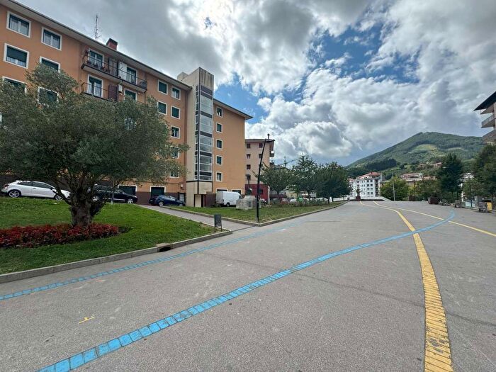 Casas en venta y pisos alquiler - 1