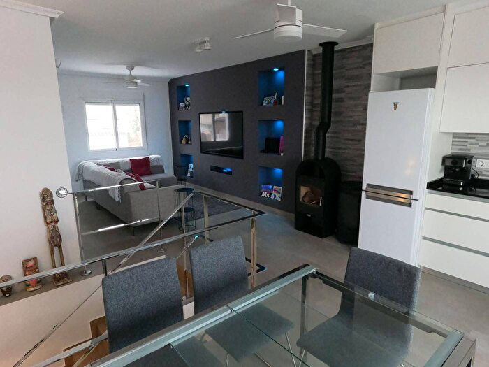 Casas en venta y pisos alquiler - 3