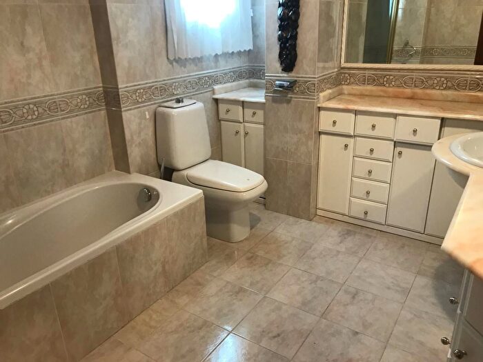 Casas en venta y pisos alquiler - 3