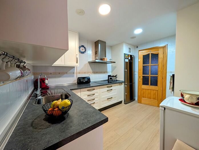 Casas en venta y pisos alquiler - 2