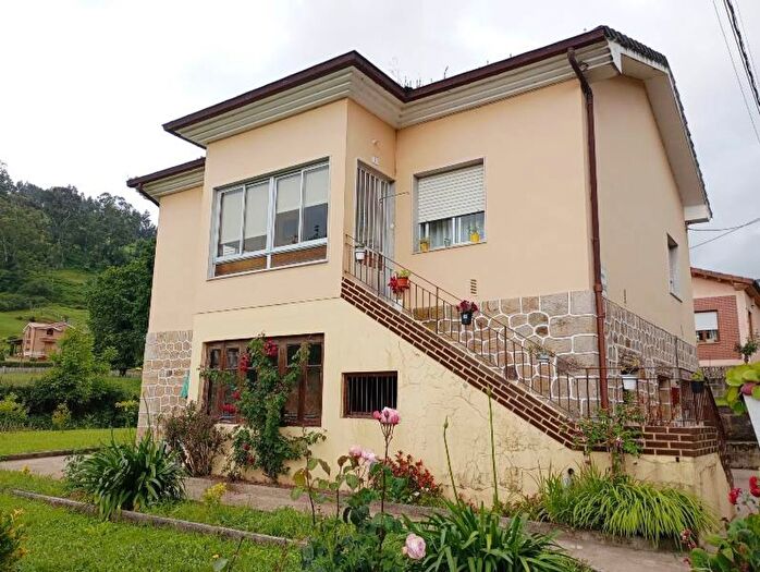 Casa en venta en Los Corrales de Buelna, Cantabria de 2 habitaciones