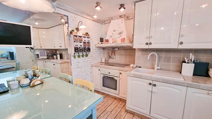 Casas en venta y pisos alquiler - 2