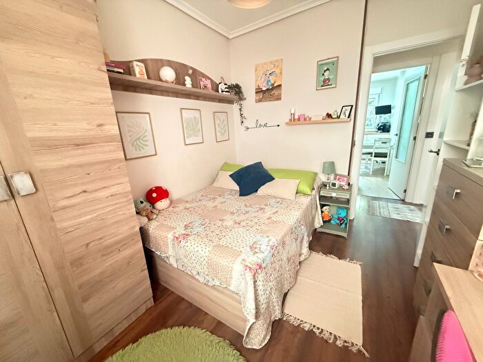 Casas en venta y pisos alquiler - 3