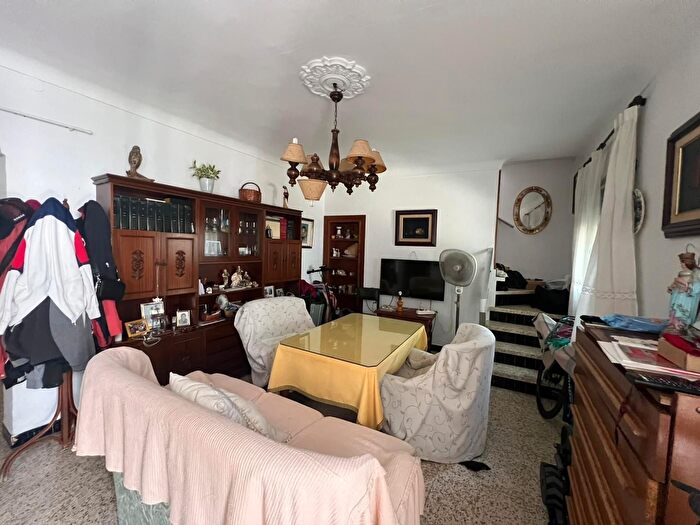 Casas en venta y pisos alquiler - 1