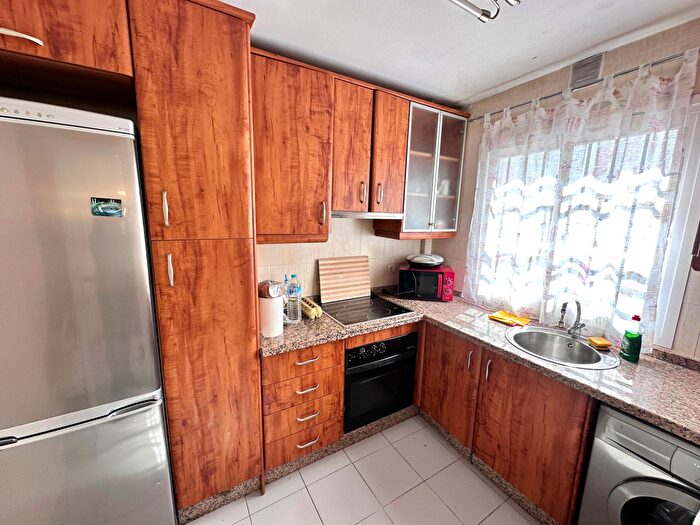 Casas en venta y pisos alquiler - 3