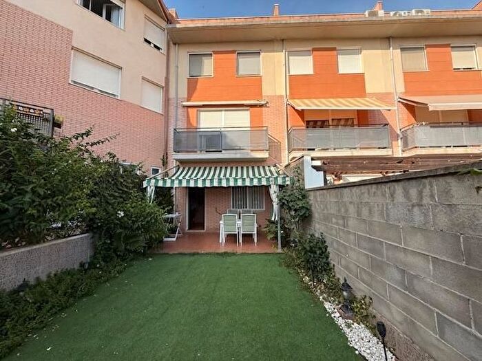 Casas en venta y pisos alquiler - 1
