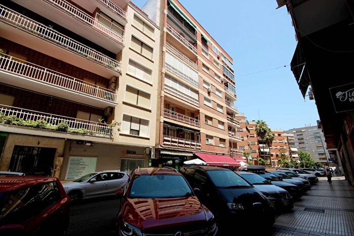 Casas en venta y pisos alquiler - 1