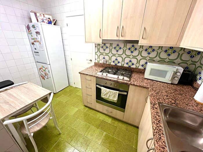 Casas en venta y pisos alquiler - 3