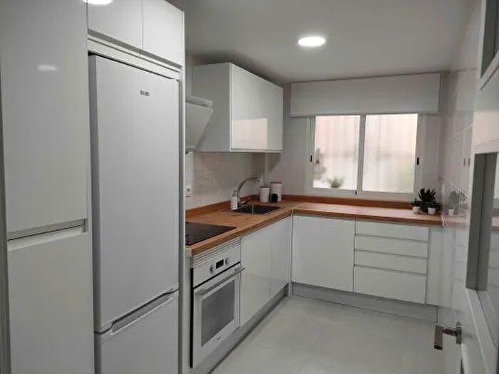 Casas en venta y pisos alquiler - 3