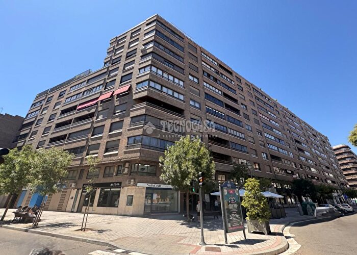 Casas en venta y pisos alquiler - 1