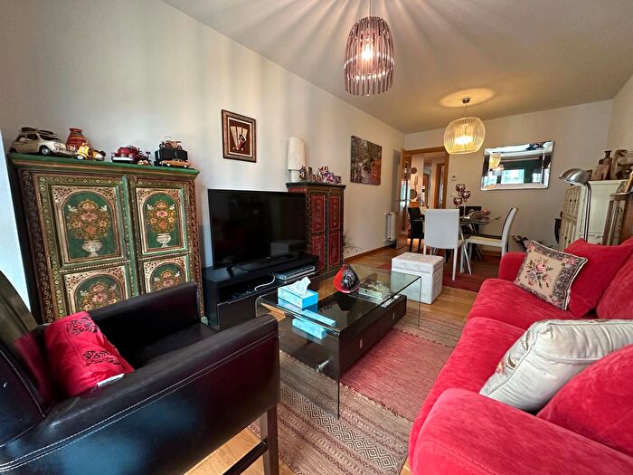 Casas en venta y pisos alquiler - 3