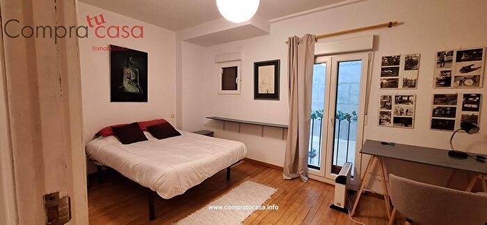Casas en venta y pisos alquiler - 3