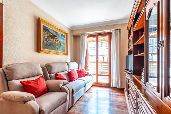 Casas en venta y pisos alquiler - 1