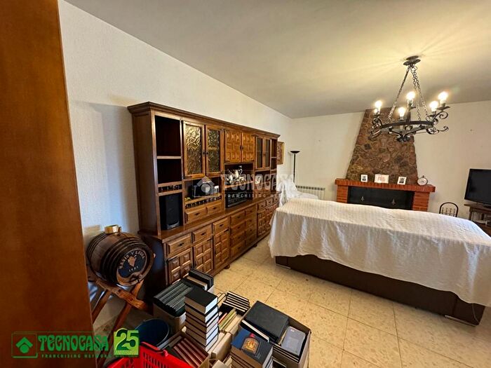 Casas en venta y pisos alquiler - 3