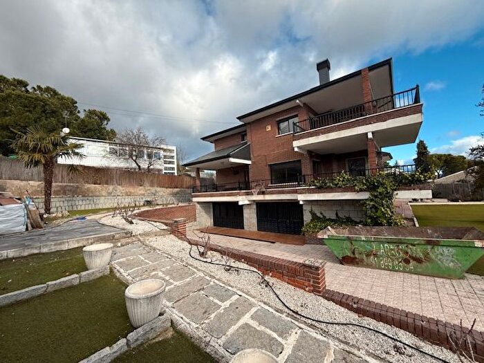 Casas en venta y pisos alquiler - 1