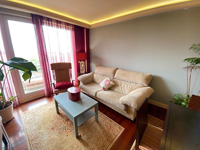 Casas en venta y pisos alquiler - 3