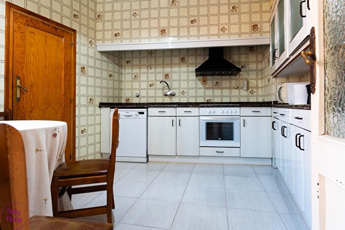 Casas en venta y pisos alquiler - 3