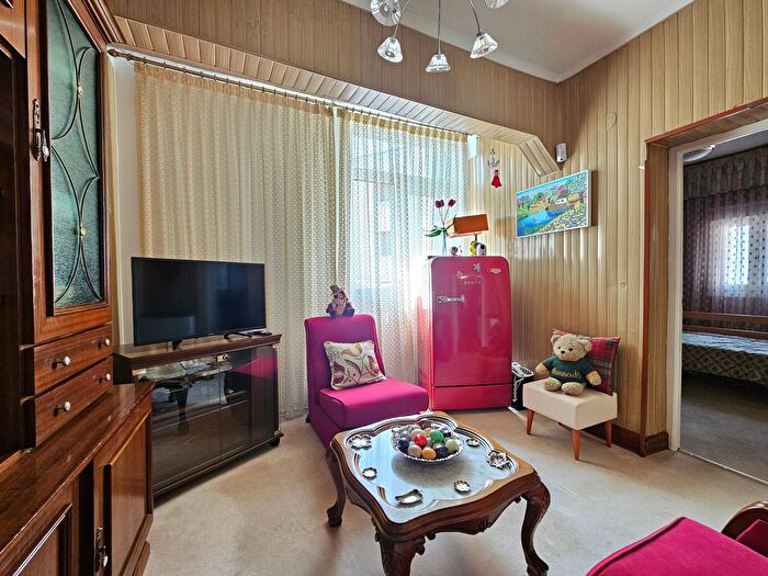 Casas en venta y pisos alquiler - 3