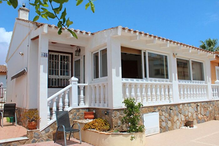 Casa en venta en Orihuela Costa, La Zenia de 2 habitaciones