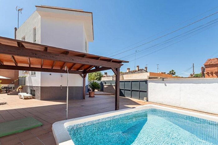 Casa en venta en Huétor Vega, Granada de 3 habitaciones