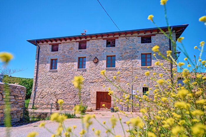 Casa en venta en Cendea de Olza Oltza Zendea, Navarra de 5 habitaciones