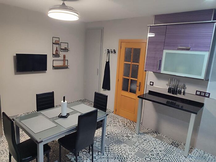 Casas en venta y pisos alquiler - 3