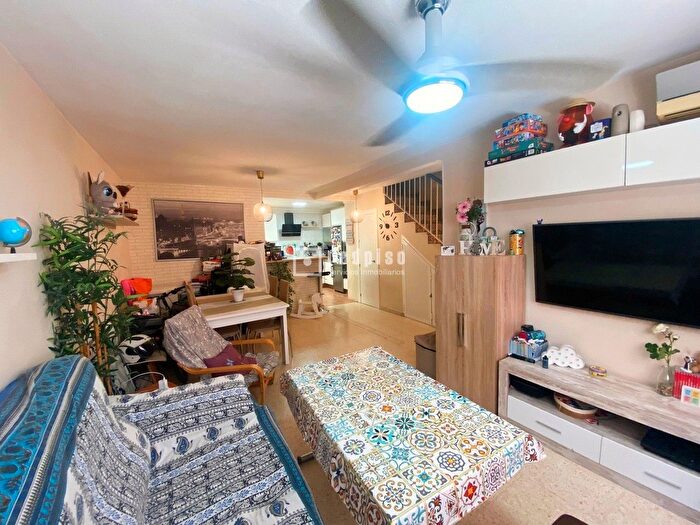Casas en venta y pisos alquiler - 1