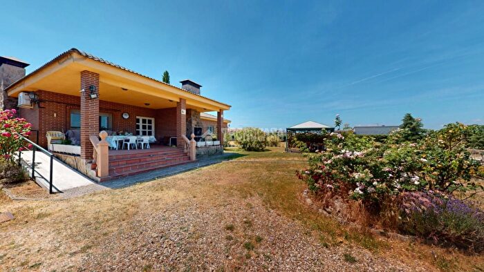 Casas en venta y pisos alquiler - 3