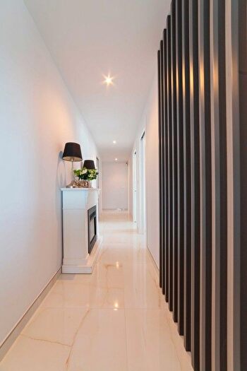 Casas en venta y pisos alquiler - 3