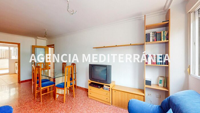 Casas en venta y pisos alquiler - 3