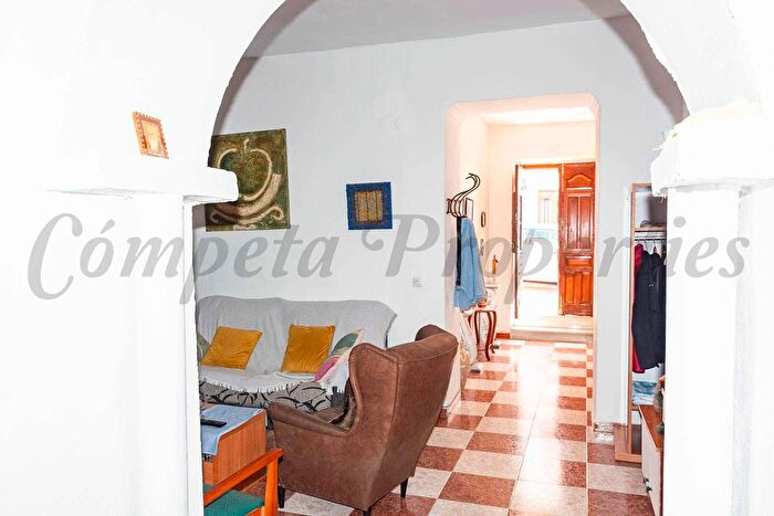 Casas en venta y pisos alquiler - 3