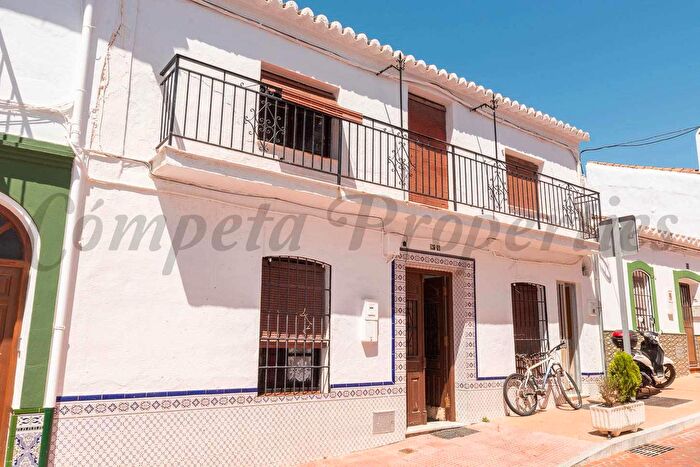 Casa en venta en Maro Cuevas de Nerja, Nerja de 7 habitaciones