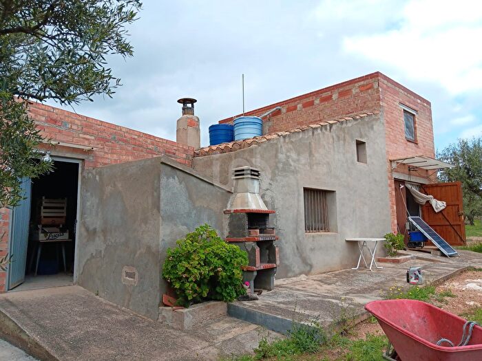 Casa en venta en Alfara de Carles, Tarragona de 2 habitaciones
