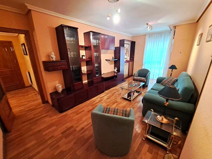 Casas en venta y pisos alquiler - 1