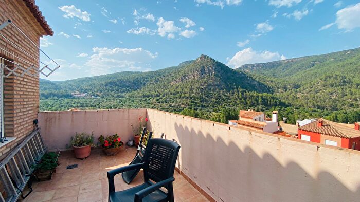 Casa en venta en Arañuel, Arañuel de 4 habitaciones